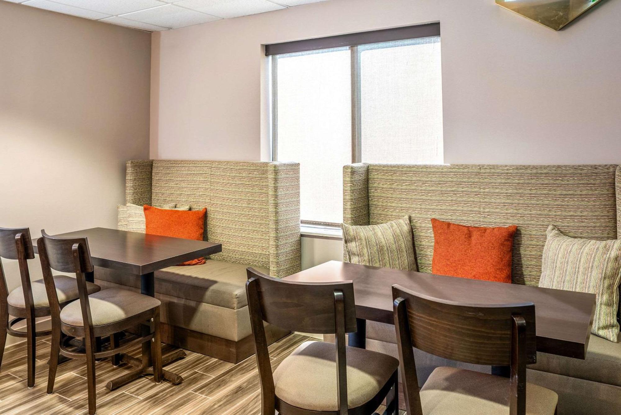 Sleep Inn & Suites Harrisonburg Near University Εξωτερικό φωτογραφία